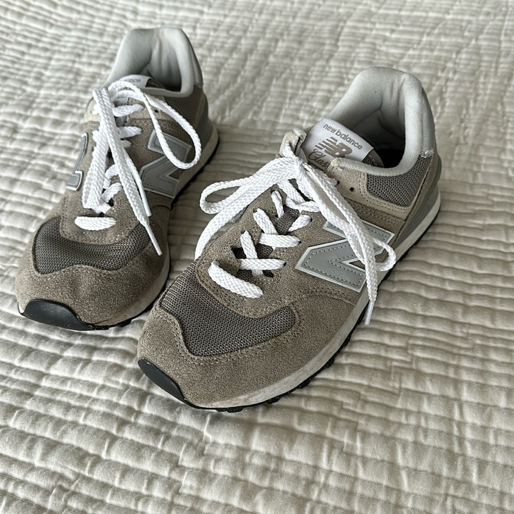 New Balance 574 women’s size 7 shoe gray sneaker
